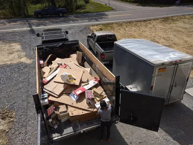Junk removal truck